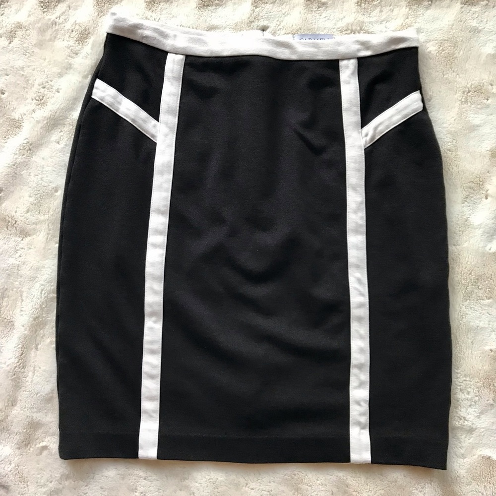 Carmen Marc Valvo Skirt Size 8 Black w/cream accents. Flattering!